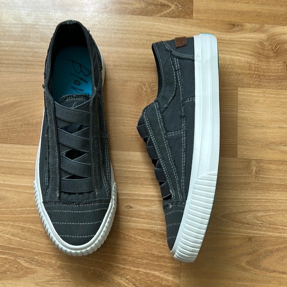 Blowfish Malibu Women’s Sneakers - Picture 2 of 16